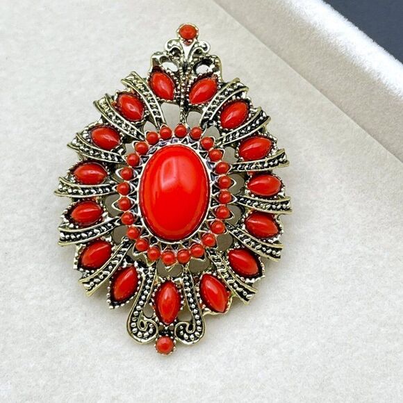 Yellow Gold with Red Enamel Stone Vintage Baroque Style Pin Back Brooch - Picture 3 of 7